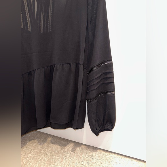 New with tags, express, medium, long sleeve blouse - Picture 3 of 11